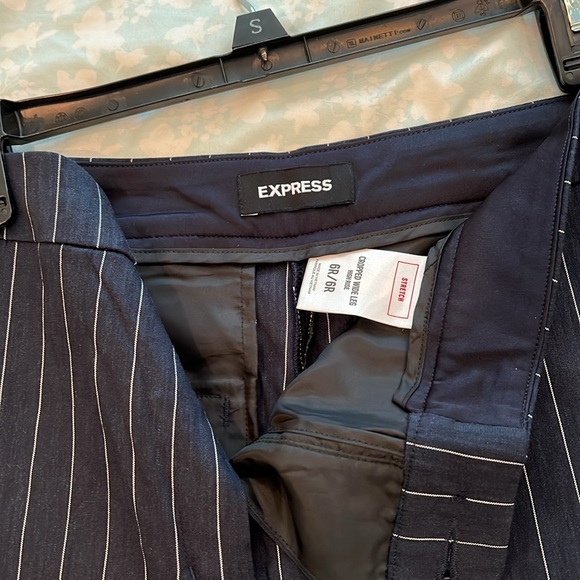 Express - Women cropped capri  linen pant- size 6R - Picture 3 of 3